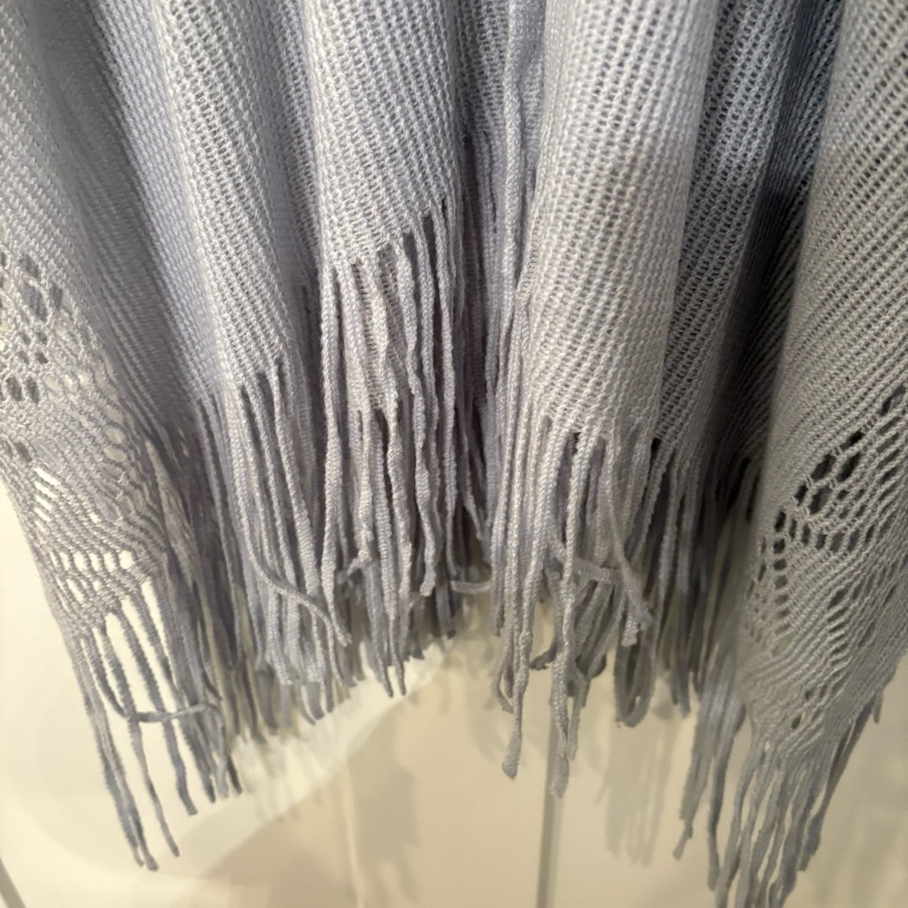 Izzy & Oliver BlueGray Fringe Open Front Poncho Cardigan Laser Cut One Size - Picture 4 of 5